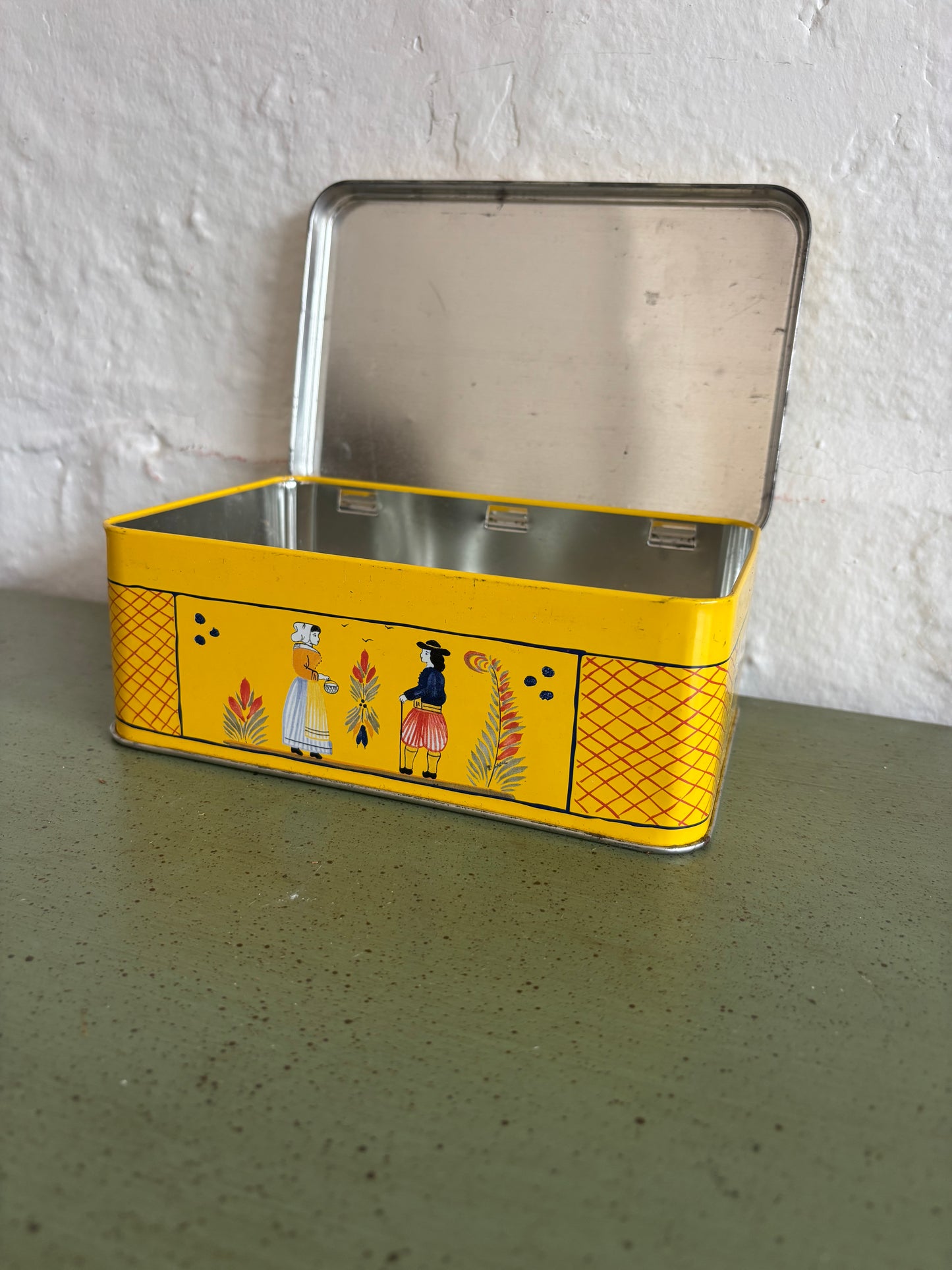 Quimper Storage Tin