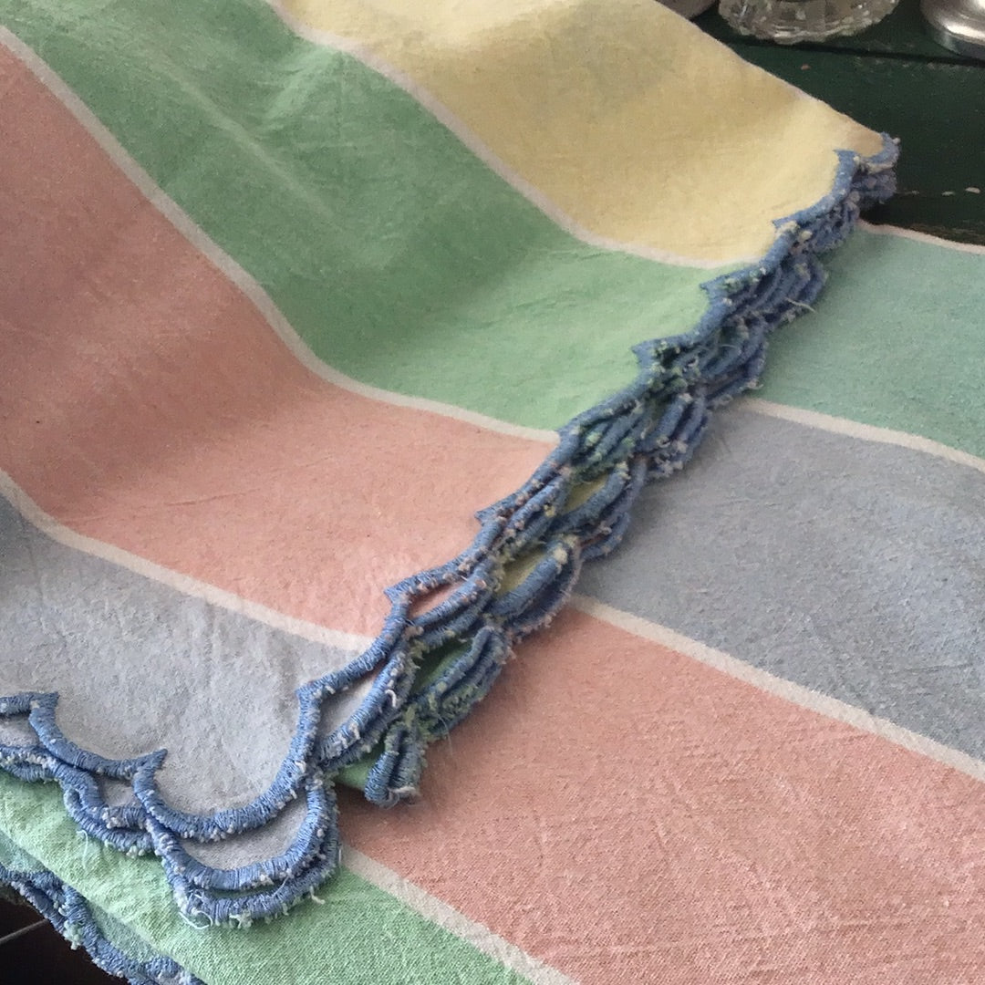 Pastel Scallop Edge Table Cloth